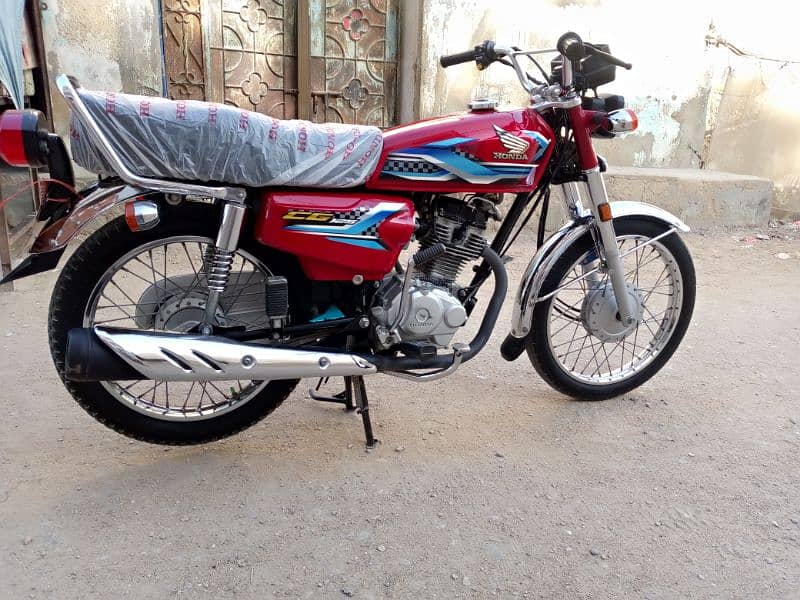 bike ek dam new he  total 3000 chale ha original ek hath ki 7