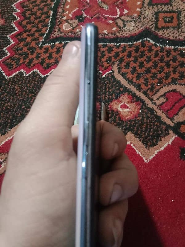 Mera pass Oppo A95 CPH 2365 Modal Available hai white blue colar 3