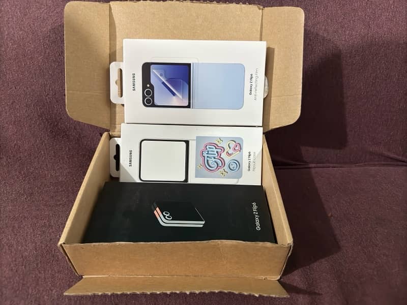 Samsung Galaxy Z Flip 6 [12 / 256] with Box and Accessories 1