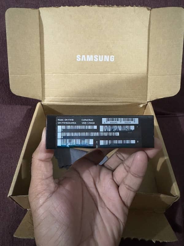 Samsung Galaxy Z Flip 6 [12 / 256] with Box and Accessories 4