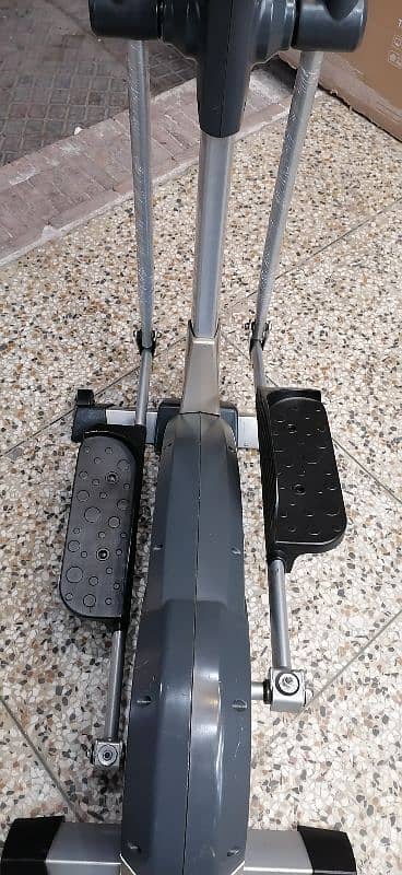 kettler elliptical trainer 8 levels resistance very smooth heavy made 6