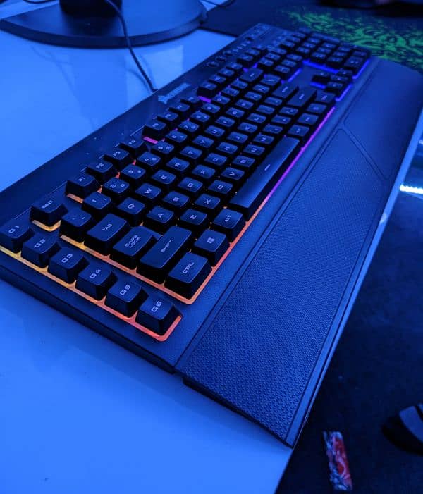 Corsair keyboard mouse and mouse pad 1