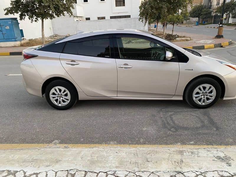 Toyota Prius 2018 5