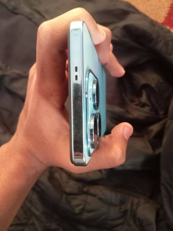 Infinix Hot 40 pro 4