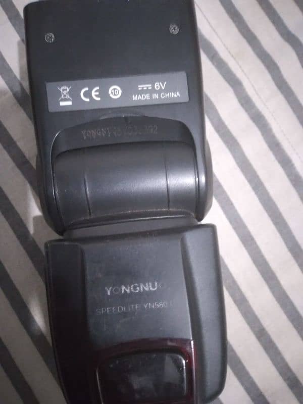 YONGNUO YN560 III 2 FLASH GUNS WITH TRAGER AND DURACELL CHARGER 3