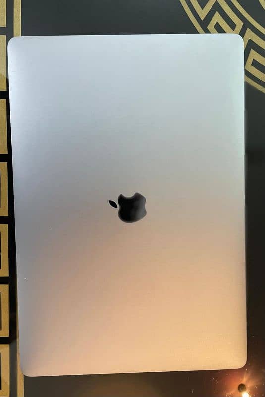 Macbook Pro 2018 15 inch 0