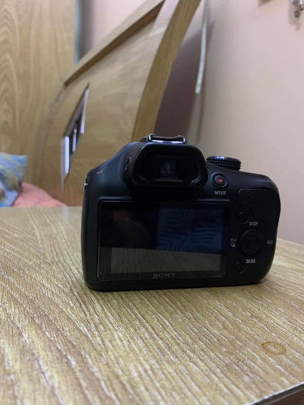 DSLR Sony Alpha 3000 0