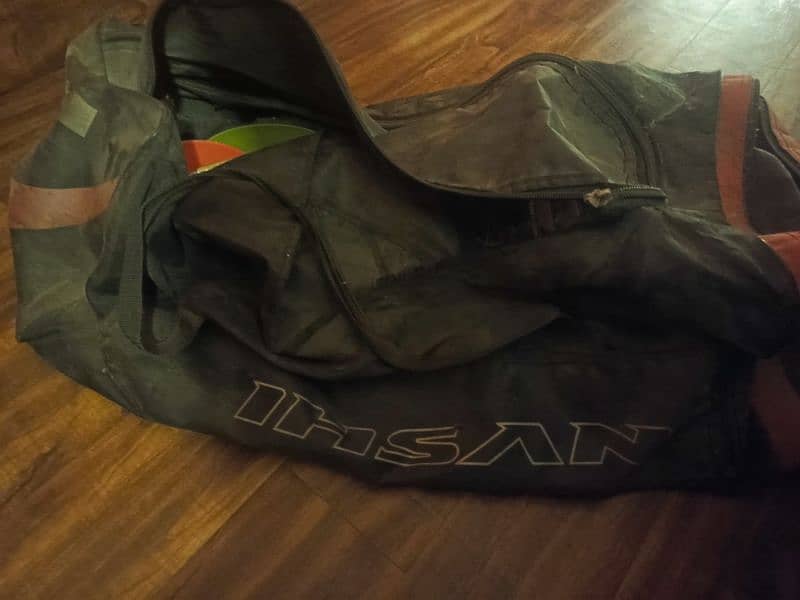 cricket bag ihsan + masuri helmet 1