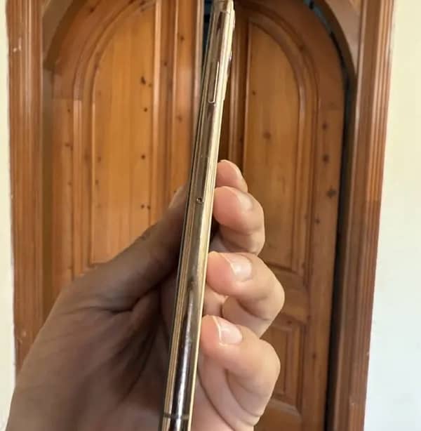 Iphone 11 Pro Max nonpta lush condition . 03056000014 4