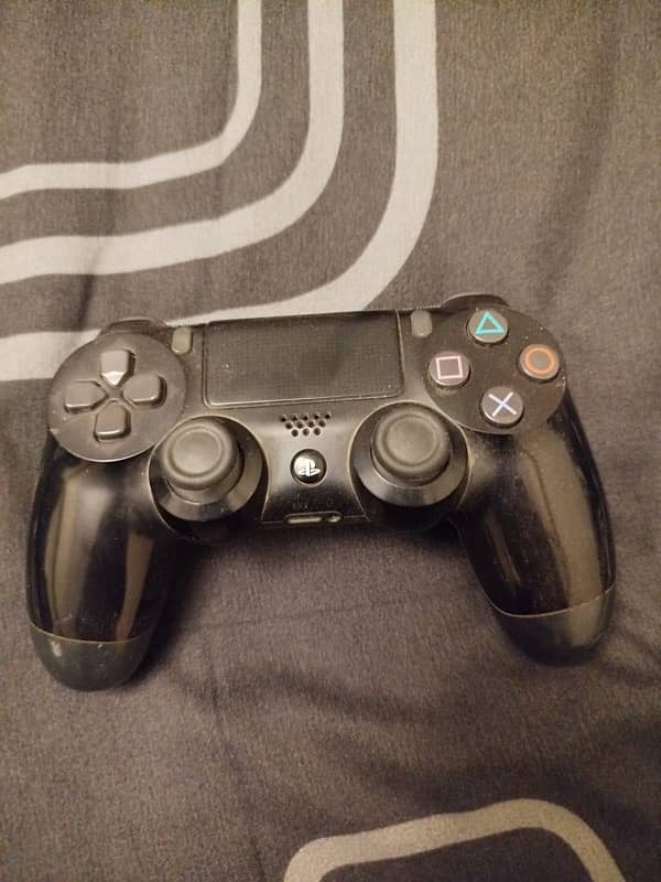 PS4 Controllers - and Games 0