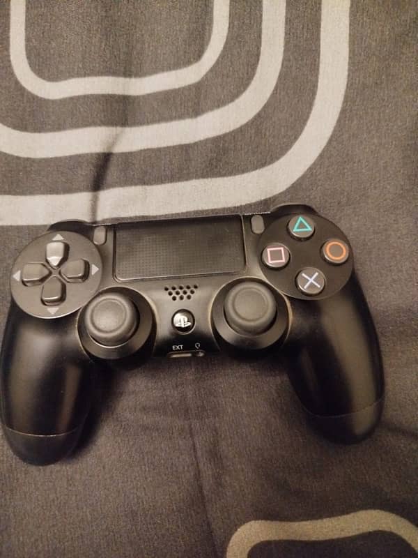 PS4 Controllers - and Games 1