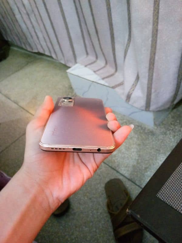 Selling Infinix note 12 , in good condition, urgent sale , 4