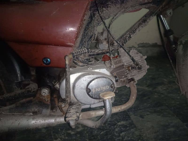 4 stroke hai engine blkl ok hai uska koi Kam ni krwana Wala 2