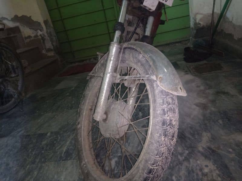 4 stroke hai engine blkl ok hai uska koi Kam ni krwana Wala 3