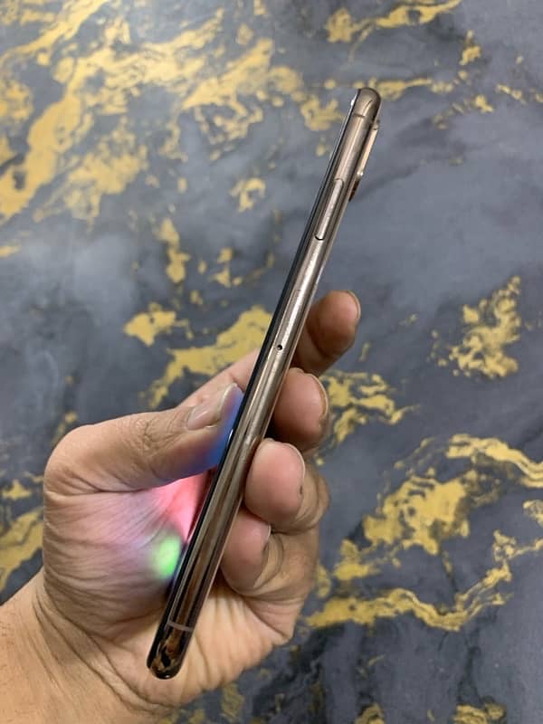 IPhone XS Max 64gb Pta approved 7