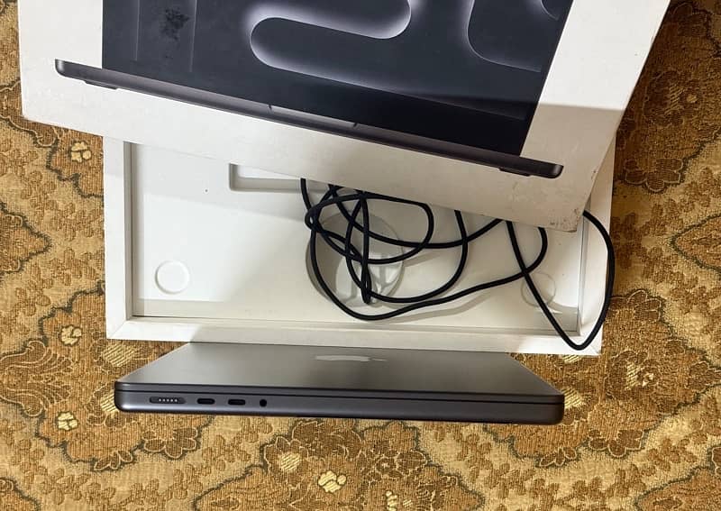 Macbook Pro 14’’ 18GB/512GB M3 Pro Space Black 4