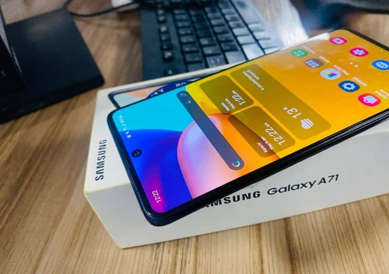 Samsung Galaxy A71 1