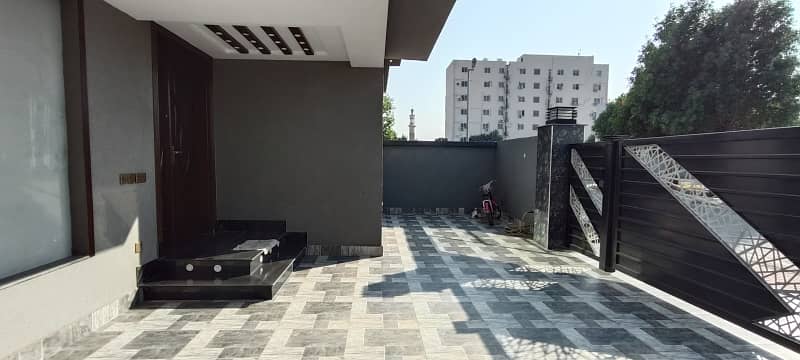 10 Marla House For Rent In Block Ghaznavi Block Bahria Town Lahore 20