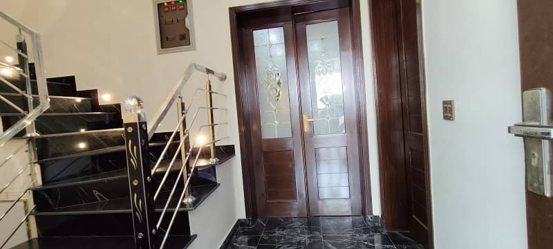 10 Marla House For Rent In Block Ghaznavi Block Bahria Town Lahore 21