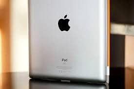 ipad 2 64gb un used colour white 3