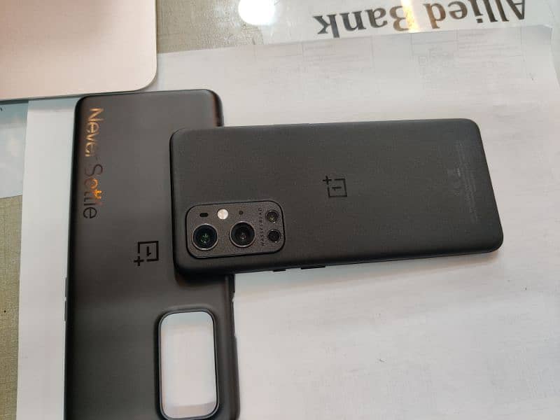 Oneplus 9 pro 10/10 condition With Original box charger 6