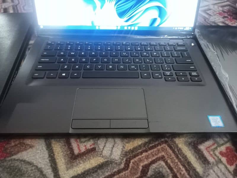 i5 8gen 4.1Ghz 24Gb DDR4 ram 256M. 2 SSD 14.1 inch 5h battery backup 6