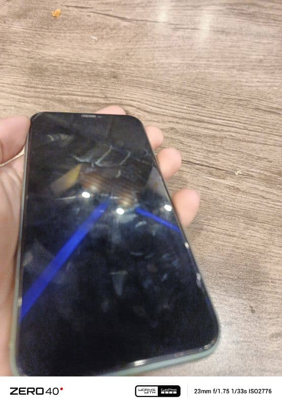 iphone 11 condition 10/10 1