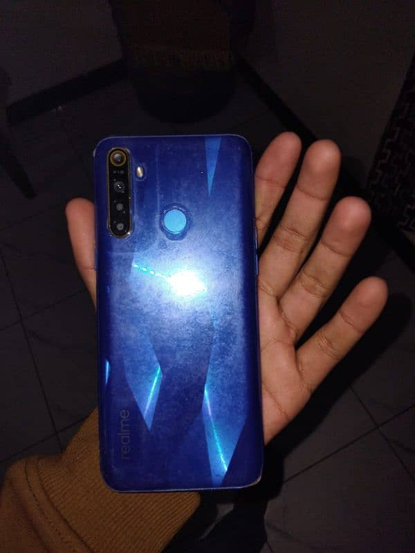 realme 5 4/128 3