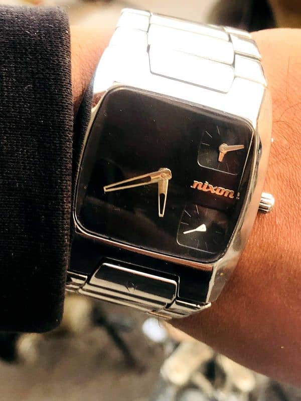 Nixon watch  (Quartz) 1