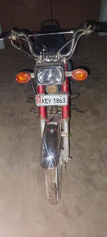 I'm selling my Yamaha bicke with complet fill cplc rate m gonjaish he 7