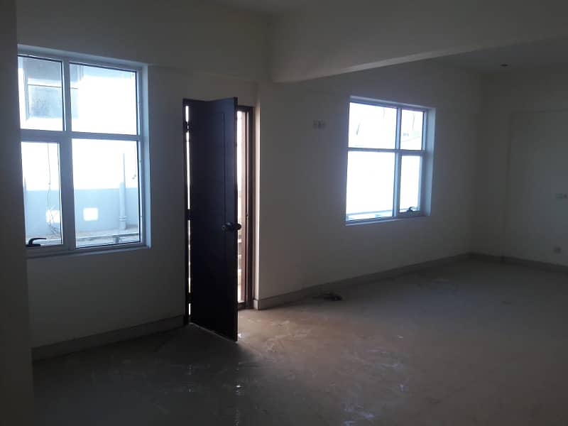 Dha Ph 2 (ext) | Upper Floor Slightly Used 700 Sqft Office Floor For Rent | Modern Elevation | Lift | Ideal Space For Offices, Clinics, Institutes, It Firms | Reasonable Rent | 4