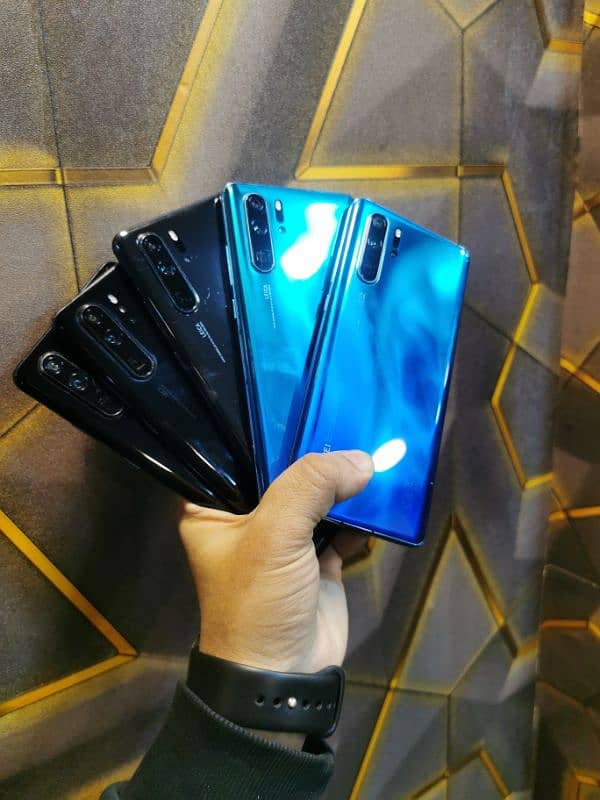 HUAWEI P30 Pro stock available ( glass crack but 100% 2