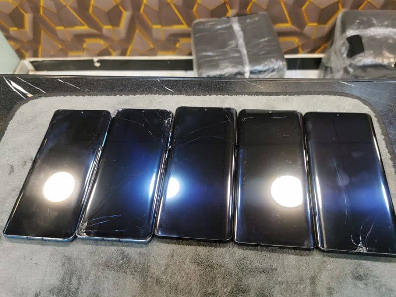 HUAWEI P30 Pro stock available ( glass crack but 100% 5