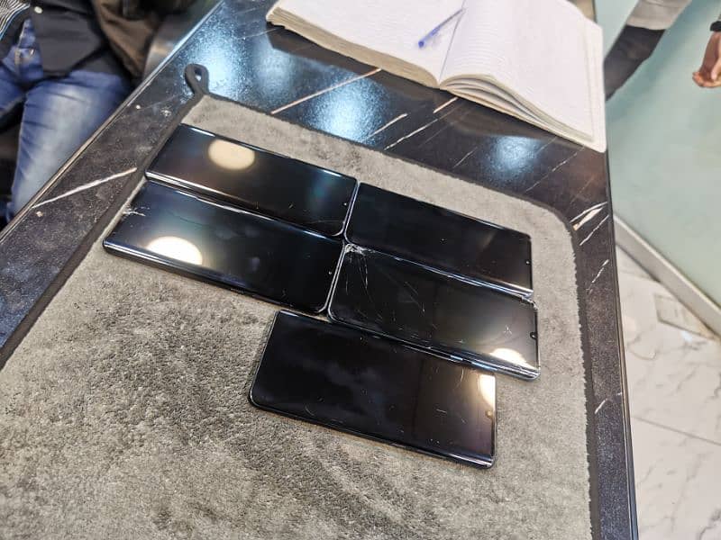 HUAWEI P30 Pro stock available ( glass crack but 100% 6