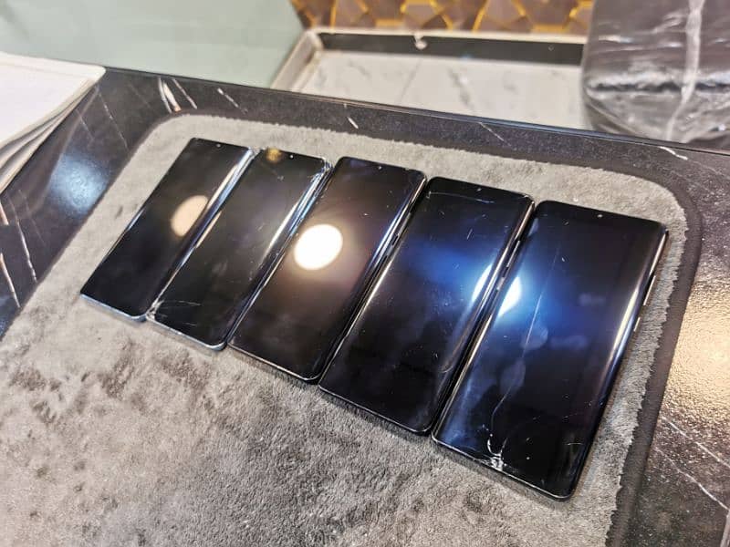 HUAWEI P30 Pro stock available ( glass crack but 100% 8