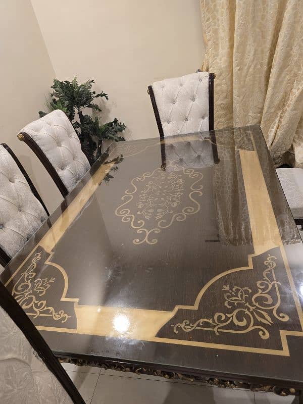 DINNING TABLE FOR SALE 1