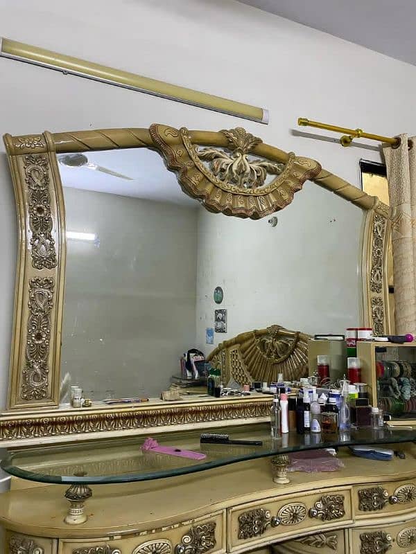 Dresser with huge mirror for sale 3