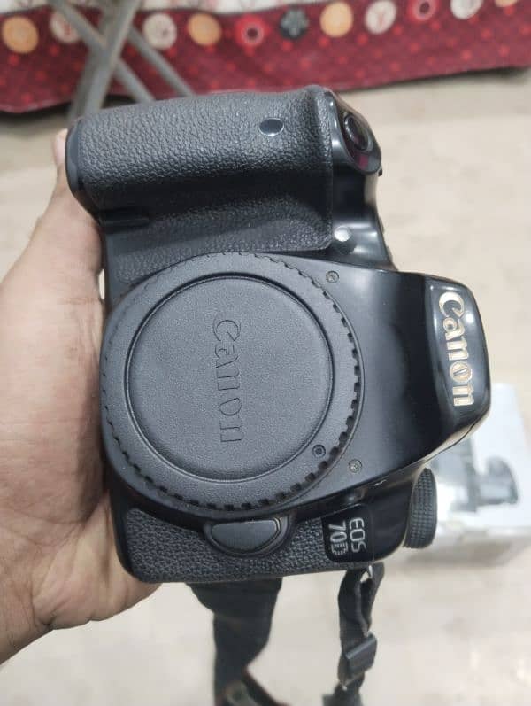 Canon 70D Body Complete Box Fresh Condition Single Hand Used 0