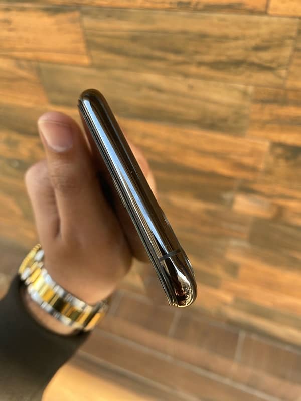 iphone 11 pro max 256gb PTA approved 4