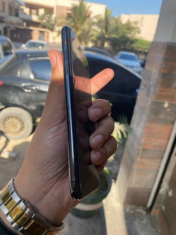 iphone 11 pro max 256gb PTA approved 5