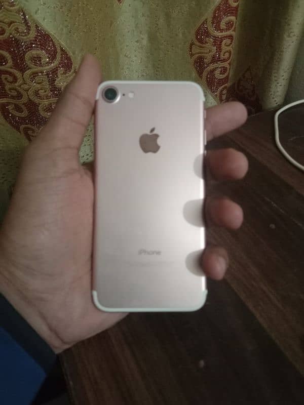 I Phone 7 (128 gb).  (03339432352) 2