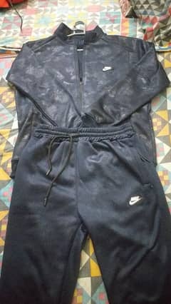 Nike track suit (XL)