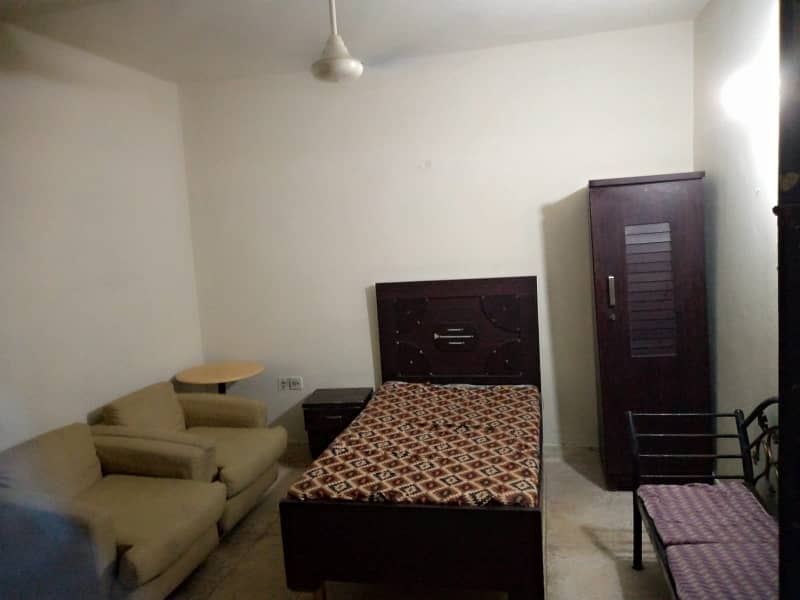 furnishe flat room available for rent 2