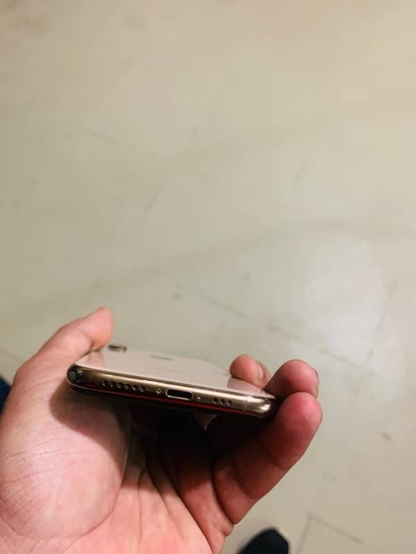 IPhone XS Gold Colour 6