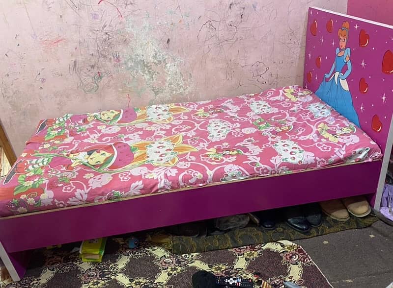 Kid’s Bed Princess (Immaculate Condition, Strong & Reliable) 1