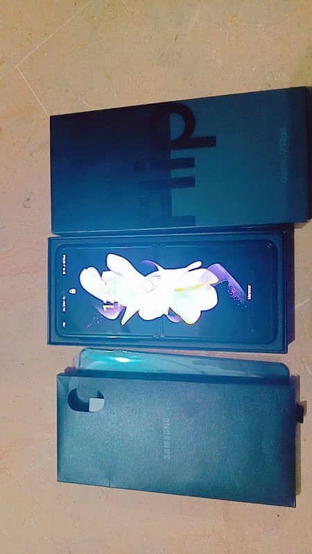 Samsung Galaxy Z flip 4 non pta with box 0