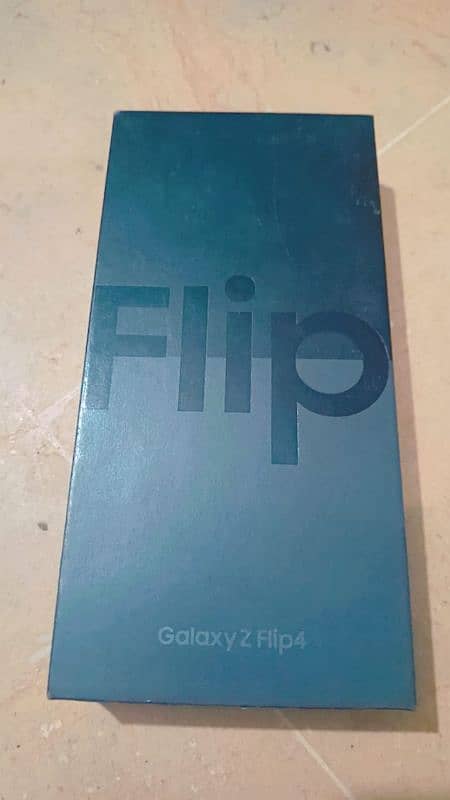 Samsung Galaxy Z flip 4 non pta with box 4