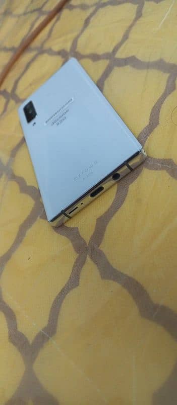 new condition hai full / no faults /no dots / no shade only 8days used 3