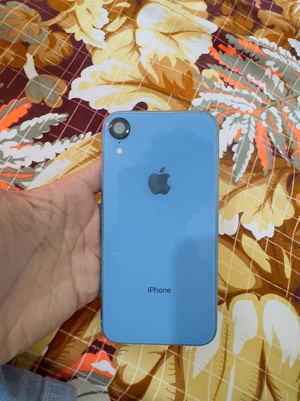 iPhone Xr 4