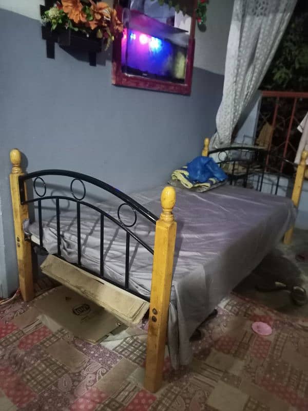 iron bed for sell with mattres 0